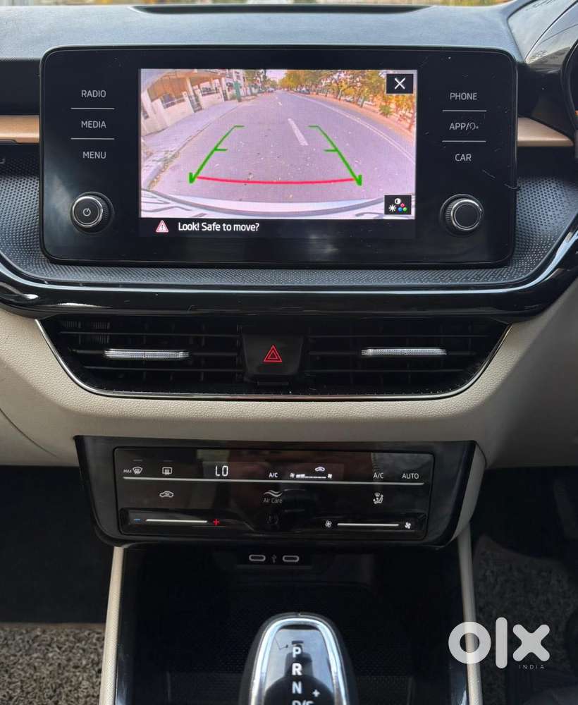 Skoda Slavia Style 1.0l Tsi At, 2022, Petrol