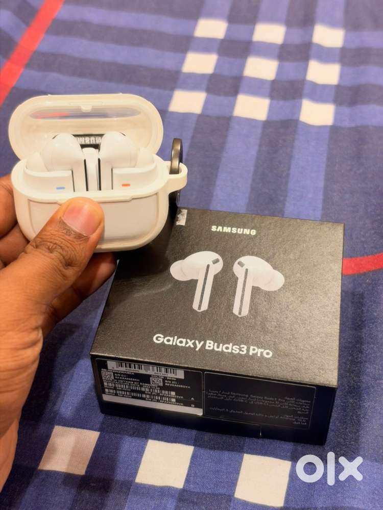 Samsung Buds 3 Pro (9 month warranty)