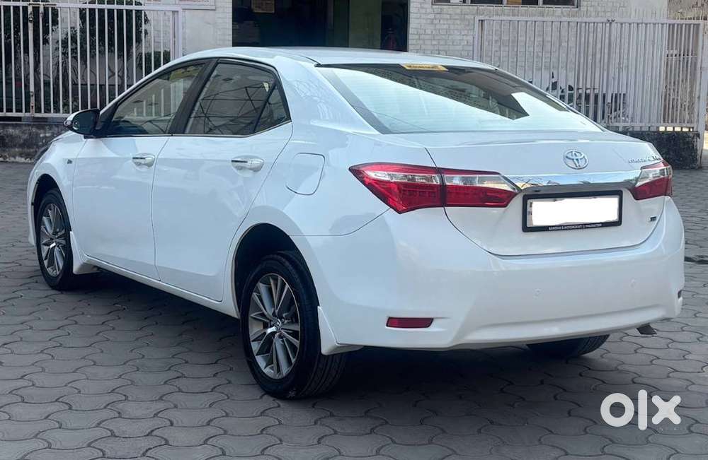 Toyota Corolla Altis 1.8 Vl 2015 At 98000 Kms Chandigarh Registration.
