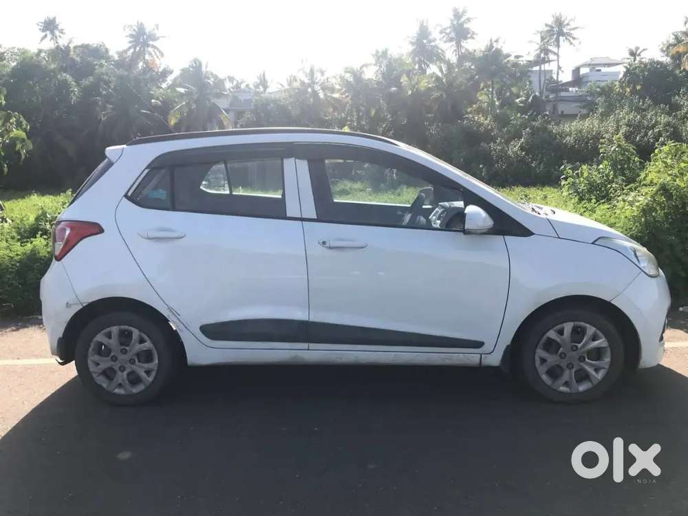 Hyundai Grand I10sportz 2015 Diesel 68750 Km Second Owner