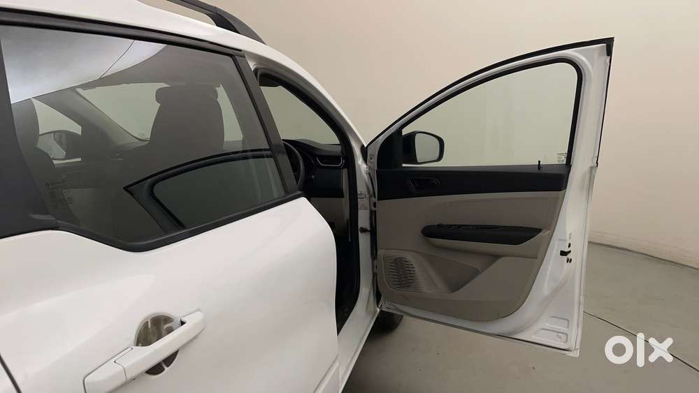 Renault Triber Rxt, 2022, Petrol