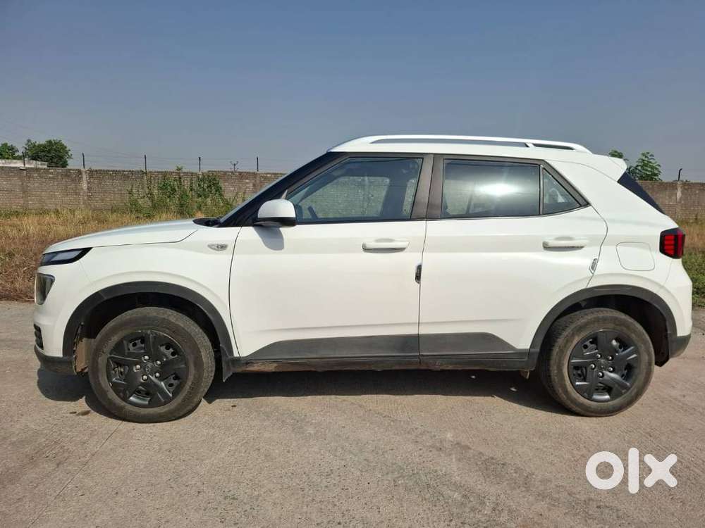 For Sale: Pre-owned Hyundai Venue Facelift – Impeccable Condition, Fea