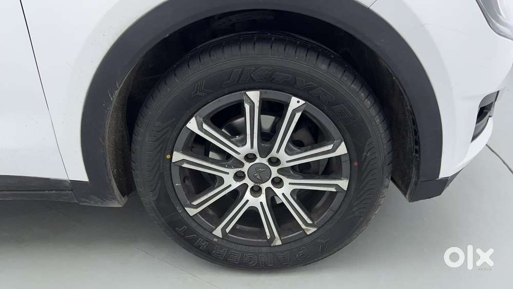 Mahindra Xuv700 2.0 Ax 7 Petrol At Str, 2022, Petrol