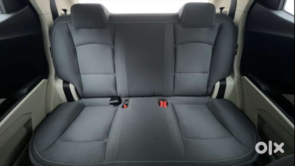 Mahindra Xuv300 1.2 W6 Amt Petrol, 2022, Petrol