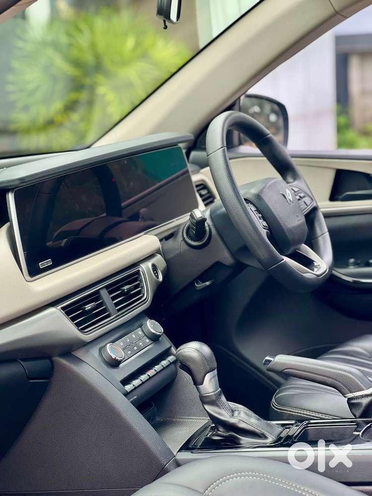 Mahindra Xuv700 2.2 Ax 5 Diesel At 7 Str, 2024, Diesel