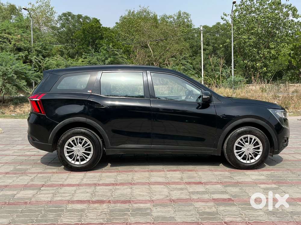 Mahindra Xuv700 Ax 5 Petrol Mt 7 Str (e), 2023, Petrol