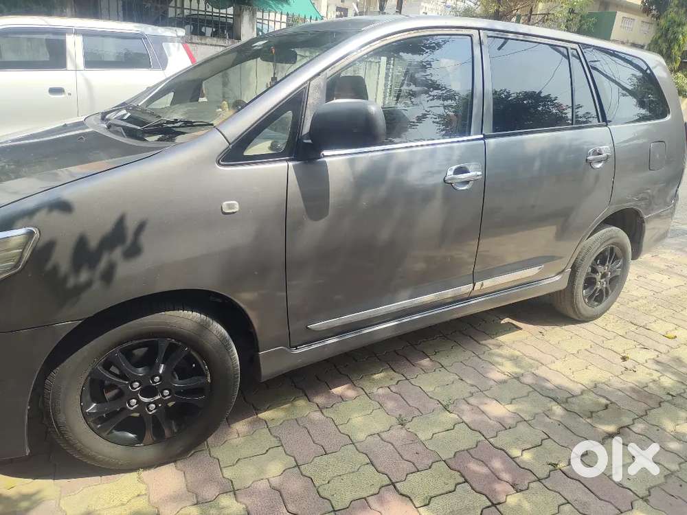 Toyota Innova 2012