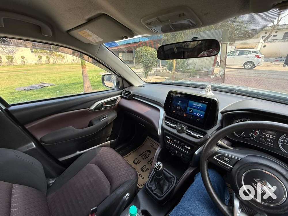 Maruti Suzuki Grand Vitara 2023 Petrol Well Maintained