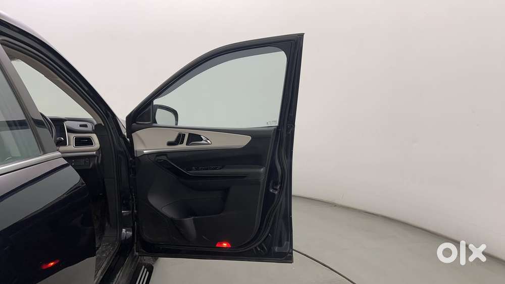 Mahindra Xuv700 2.0 Ax 7 Petrol At Luxury Pack Str, 2022, Petrol