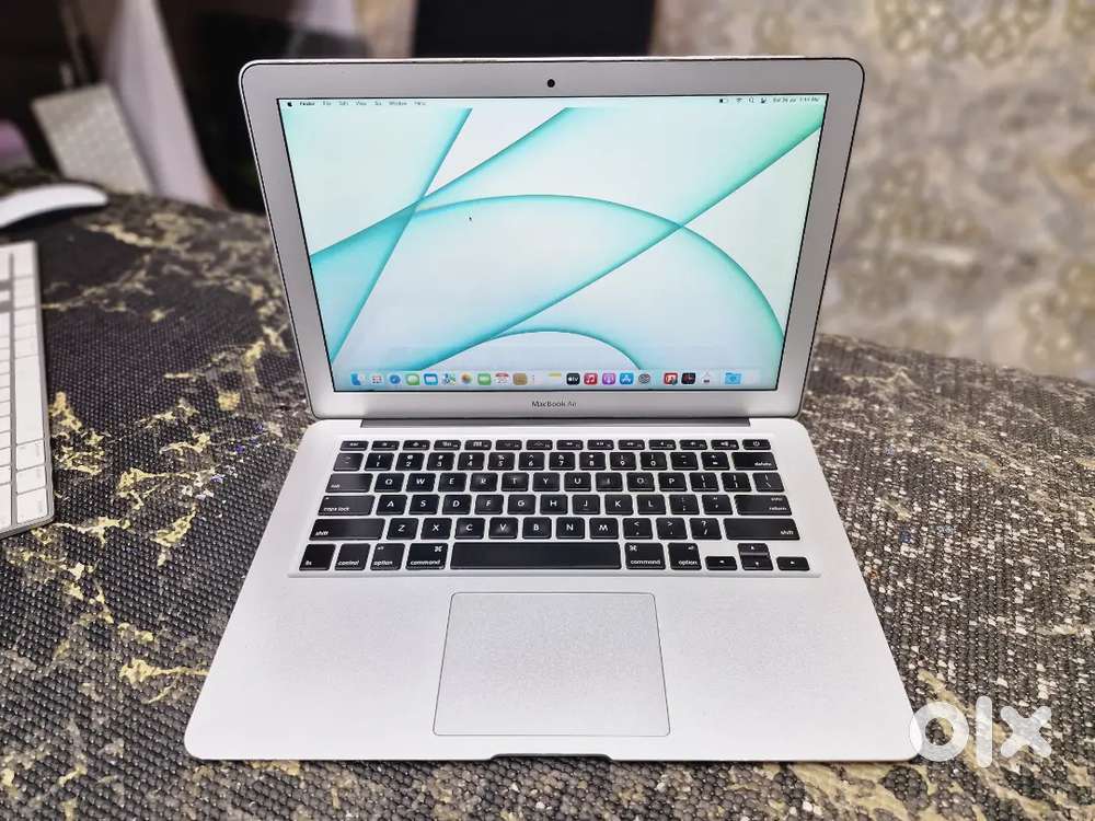Apple Macbook Air 2017 Model i5 8GB Ram 128GB SSD 13Inch Display