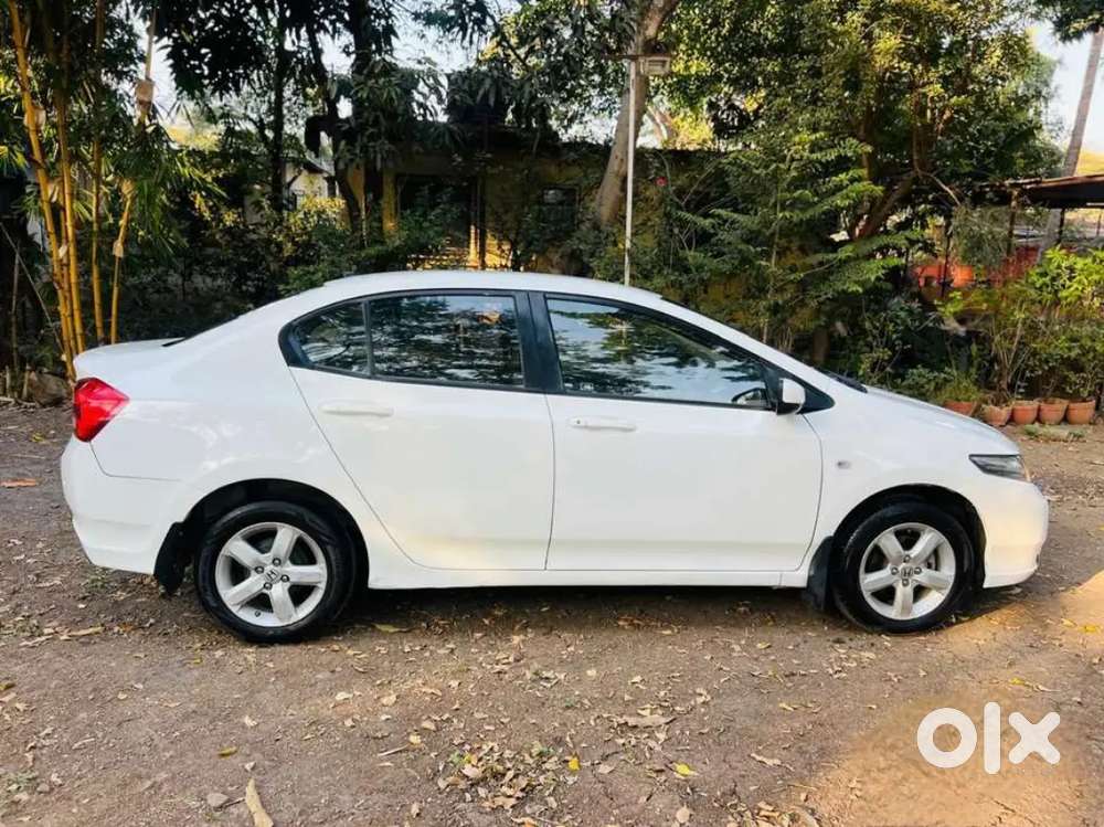 Doctor Driven Well Maintained Full Service Petrol Car
