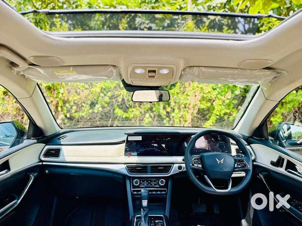 Mahindra Xuv700 Ax7 Luxury Pack Awd, 2025, Diesel