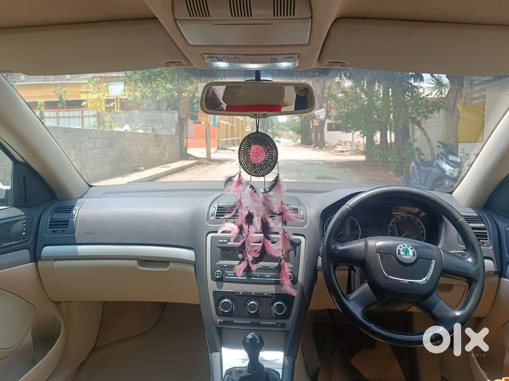 Skoda Laura 1.8 Tsi Ambiente, 2010, Petrol