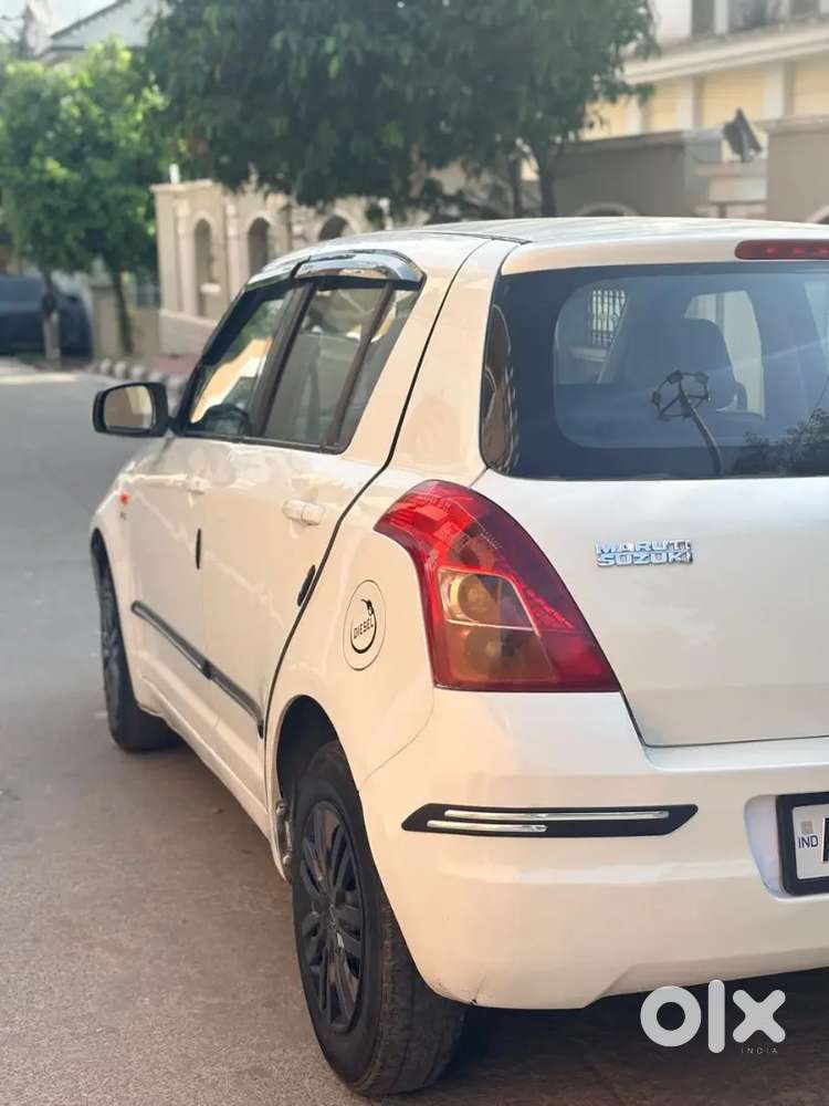 Maruti Suzuki Swift Dlx 2011