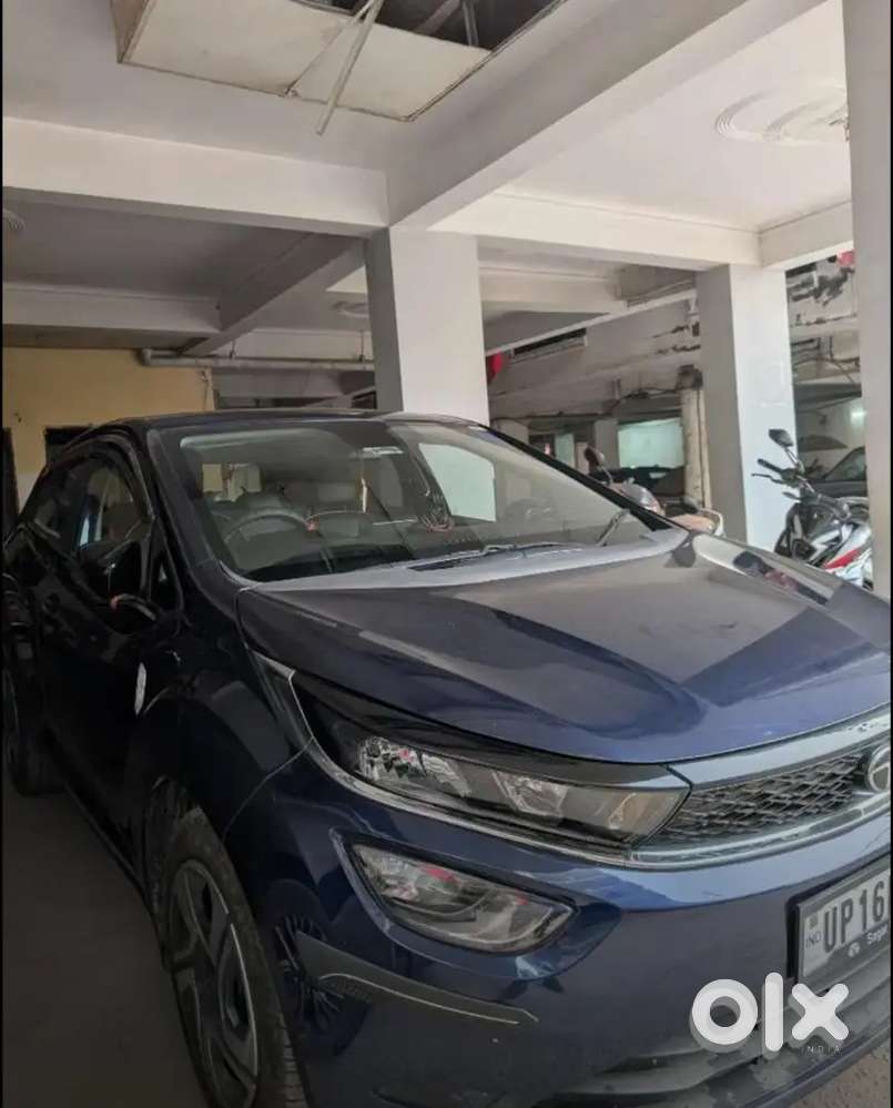 Altroz Petrol Opera Blue 2025