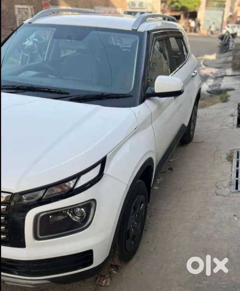 Hyundai Venue 2023 Petrol Well Maintained