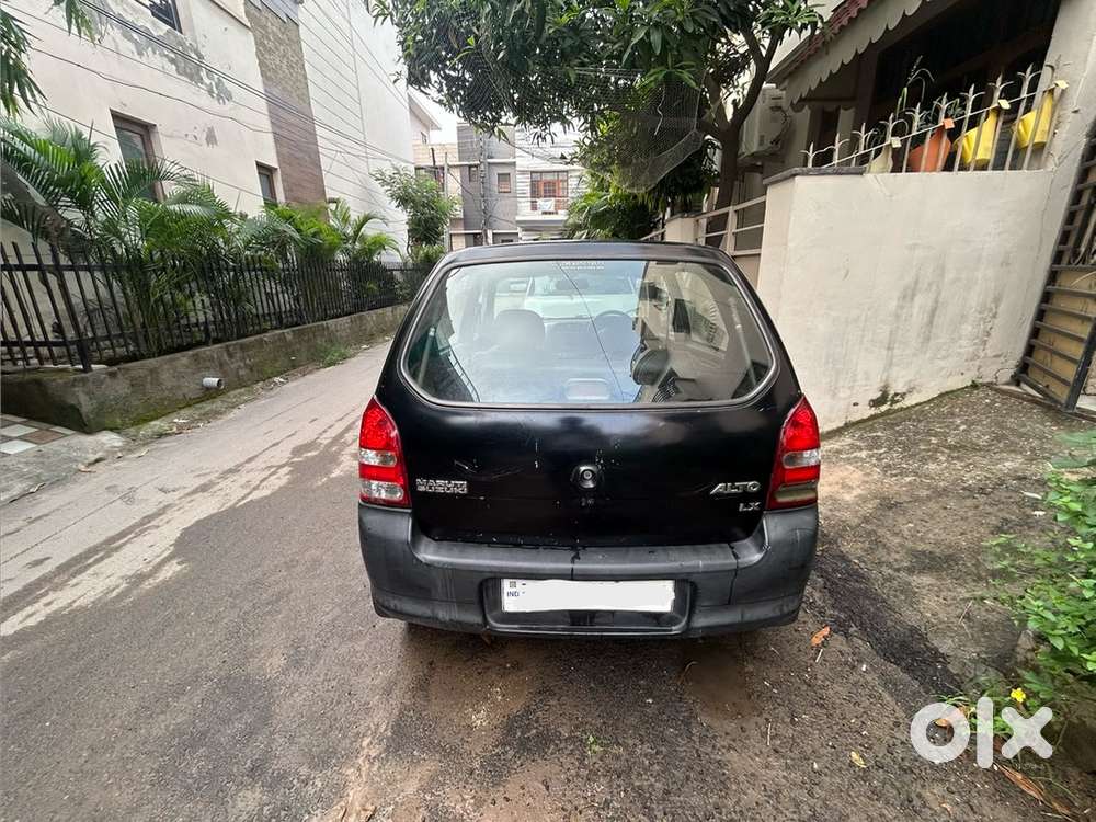 Black Maruti Suzuki Alto