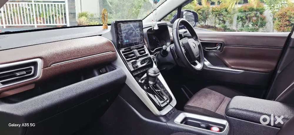 Toyota Innova Hycross 2024 Petrol Well Maintained