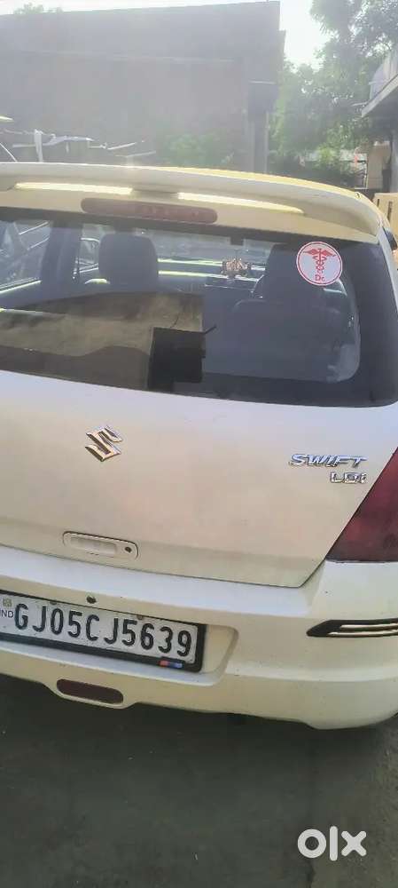 मेरी गाड़ी में कोही भी काम नही हे मुझे पैसे की जरूरत हे इस लिए बेचनाहे