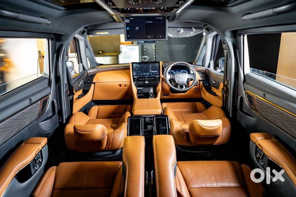 Toyota Vellfire 2.5 Executive Lounge, 2023, Petrol