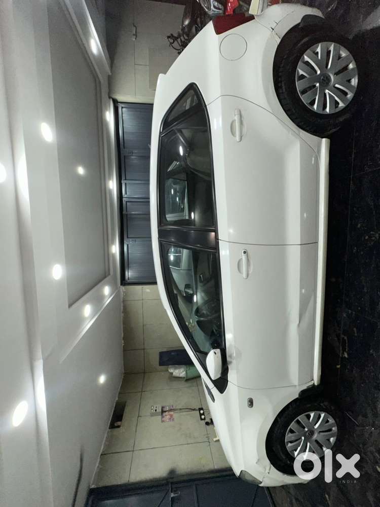 Volkswagen Polo (cng + Petrol) 2014