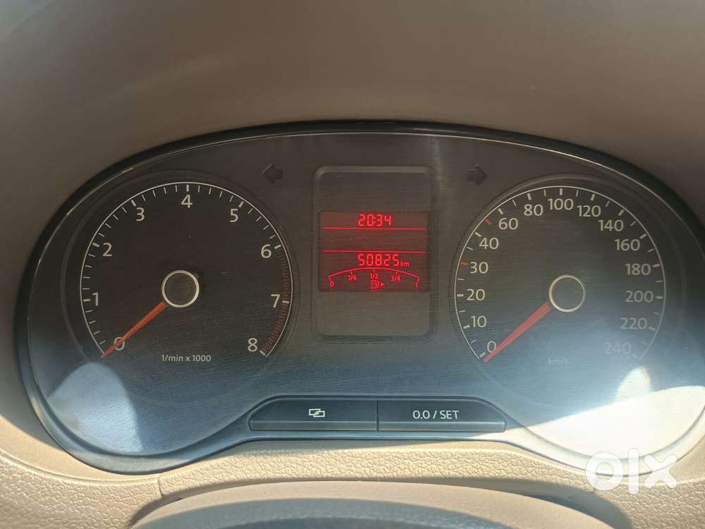 Volkswagen Vento 1.6 Highline, 2011, Petrol