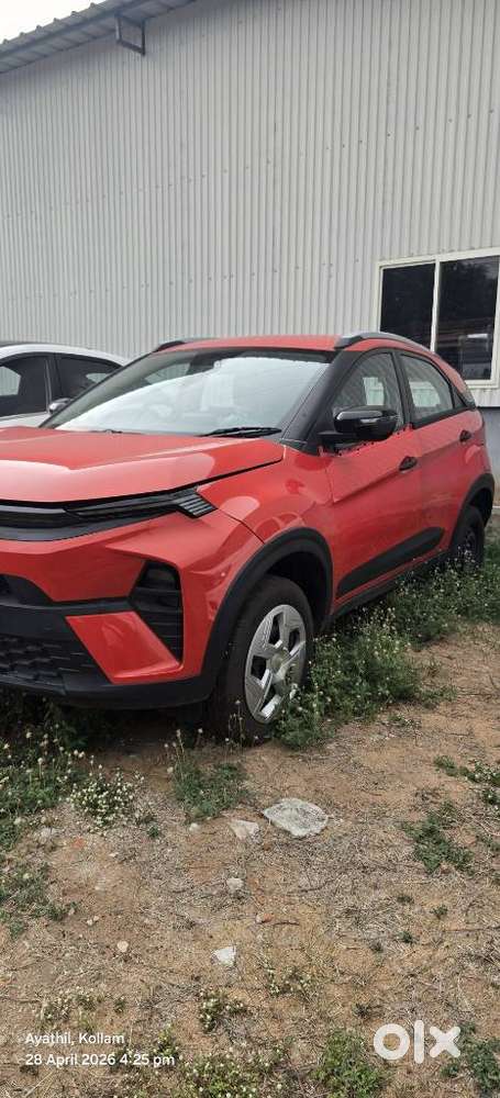 Tata Nexon Pure 1.2 Revotron Petrol 6 Mt, 2024, Petrol