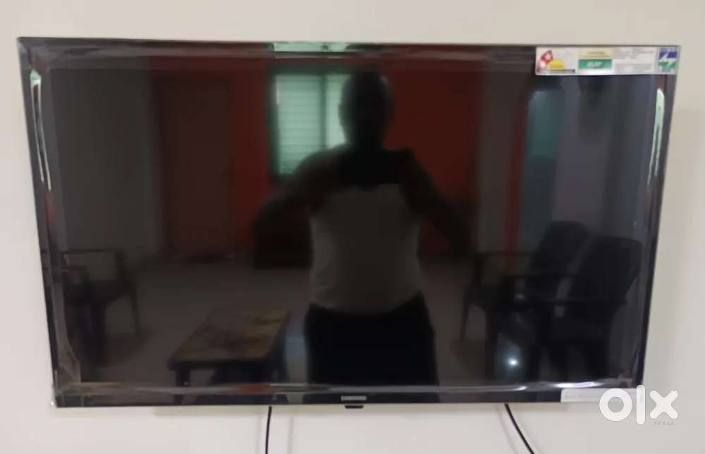 32 inches Samsung colour TV
