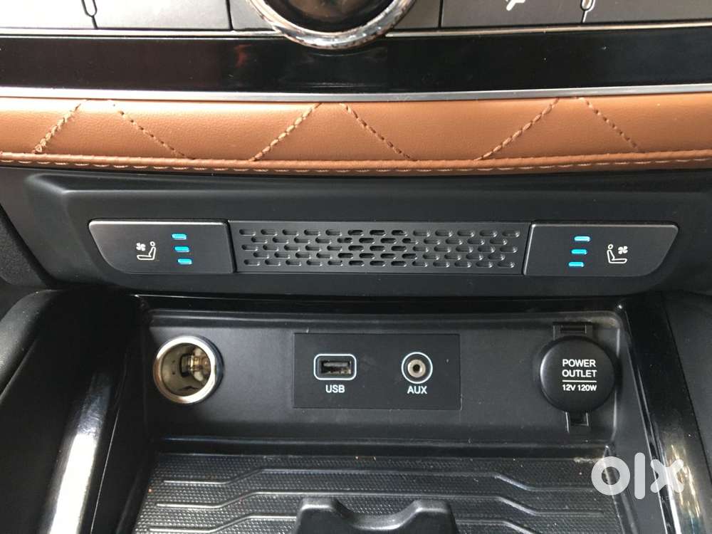 Mahindra Alturas G4 4wd At, 2021, Diesel