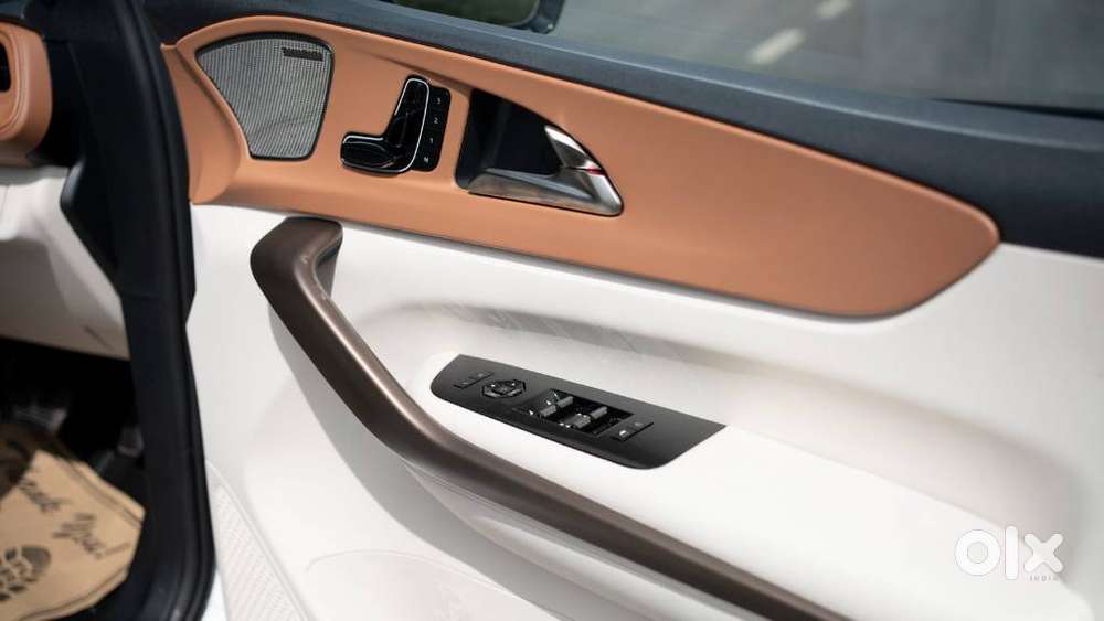 Mahindra Xuv 7xo Ax, 2026, Petrol