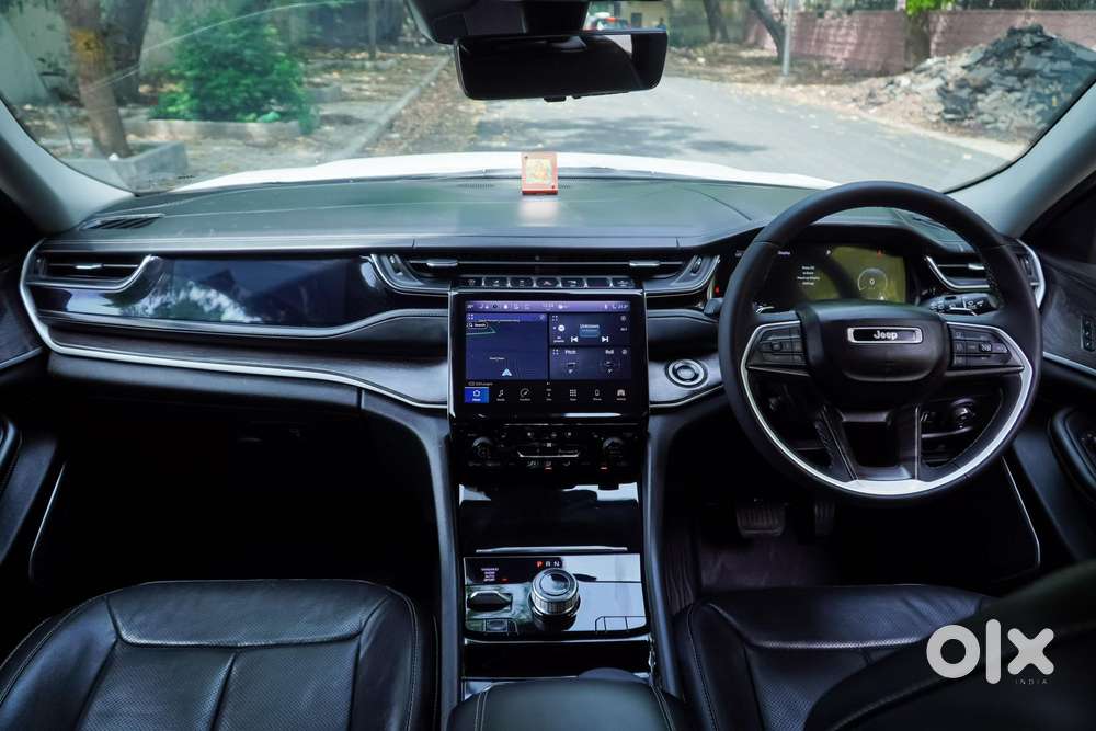 Jeep Grand Cherokee Limited (o) 4x4 At, 2023, Petrol