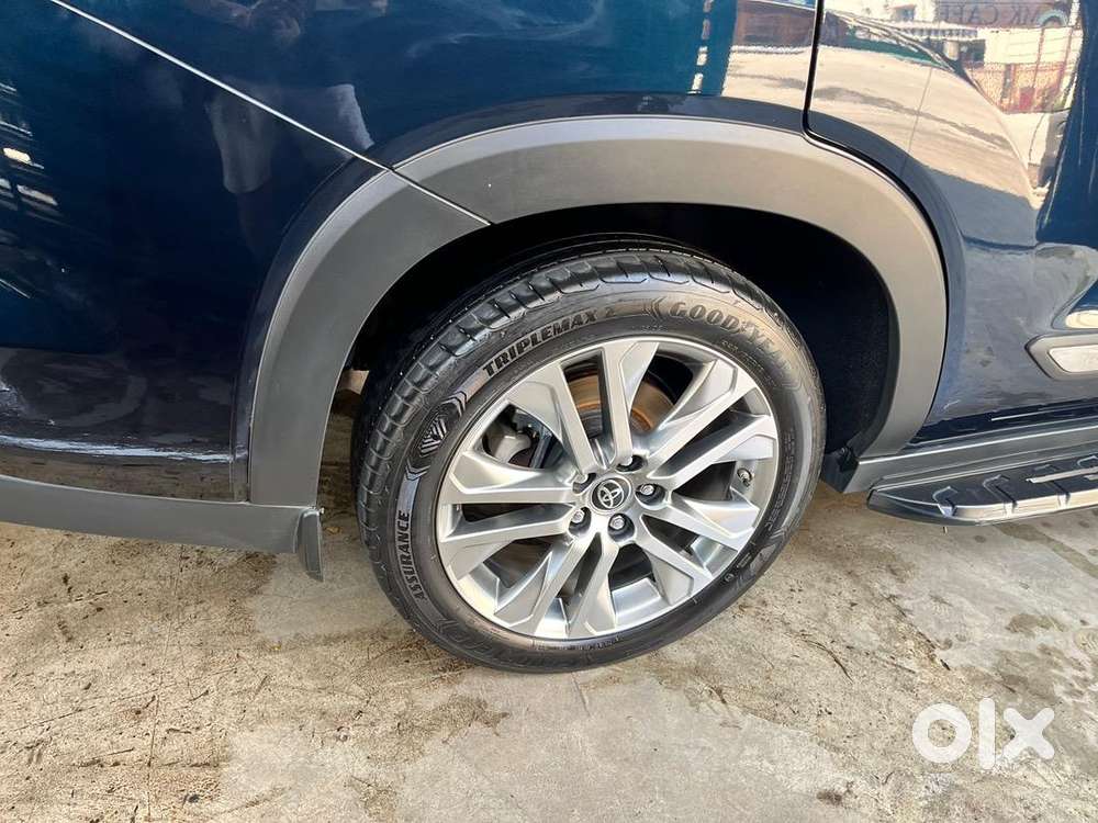 Toyota Innovahycross Zx02023 Hybridexcellent Condition Genuine Buyers
