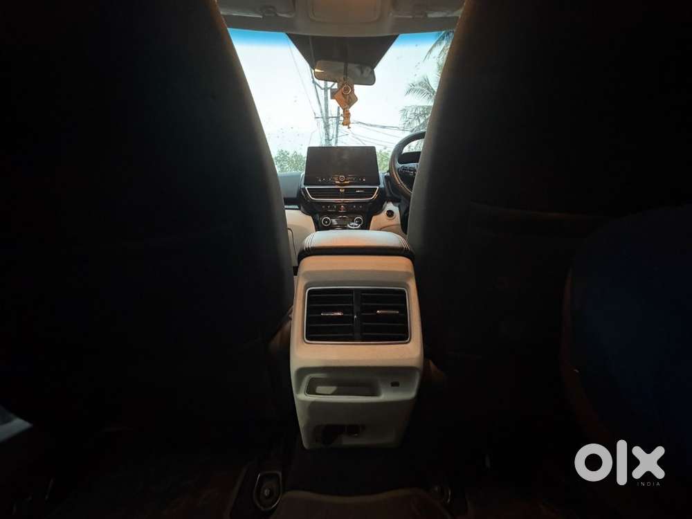 Mahindra Xuv 3xo 2025 Petrol 20000 Km Driven