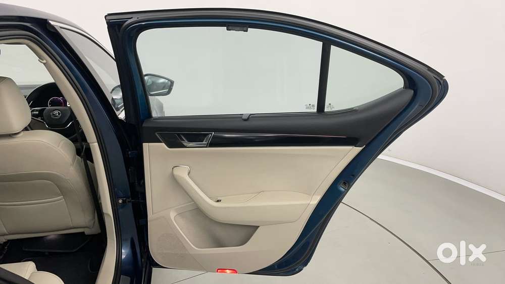 Skoda Superb L&k 1.8 Tsi At, 2023, Petrol