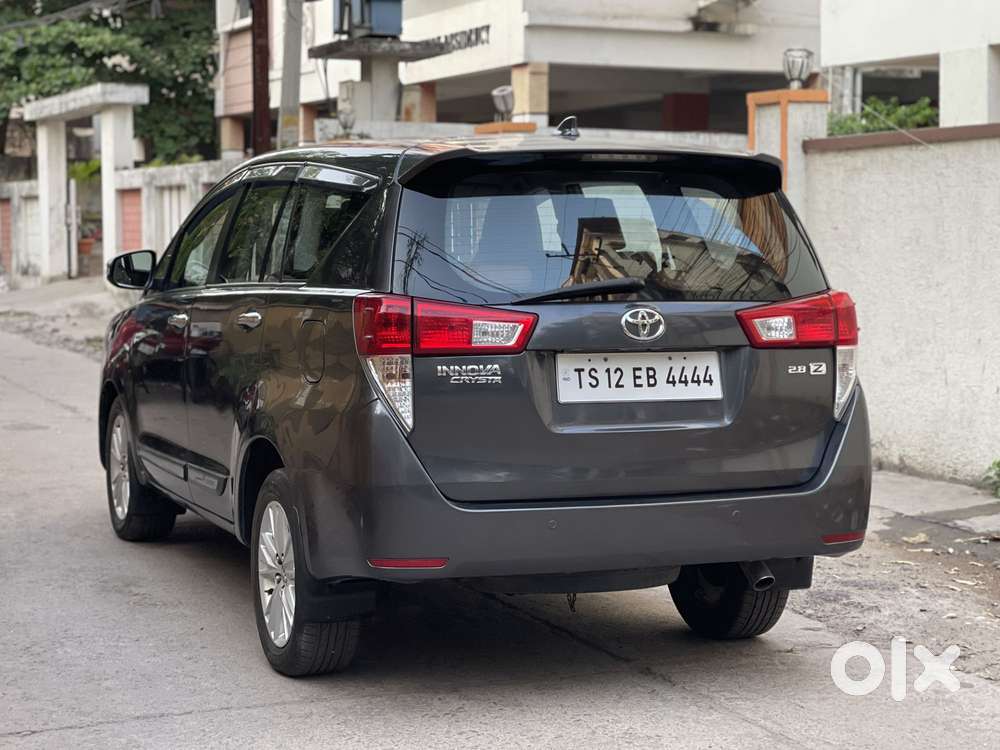 Toyota Innova Crysta 2.8 Zx At 7 Seater, 2016, Diesel