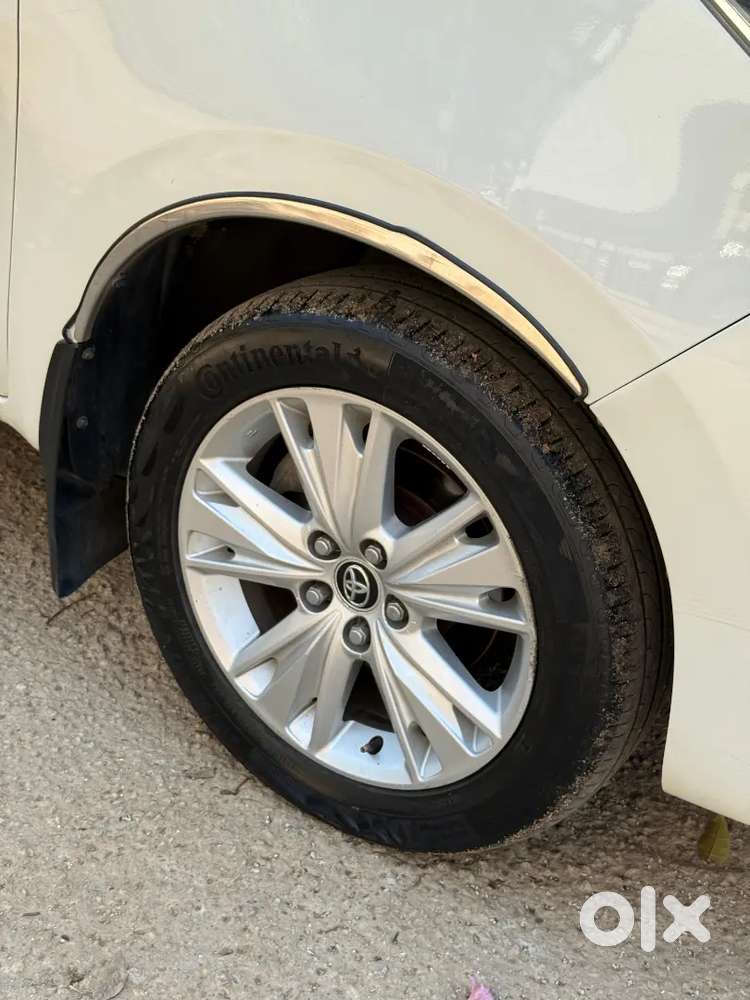 Toyota Innova Crysta 2016 Diesel Well Maintained