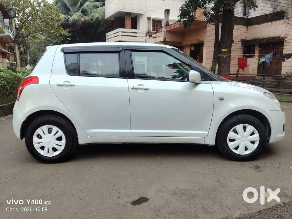 Maruti Suzuki Swift Vxi 1.2 Abs Bs-iv, 2011, Petrol