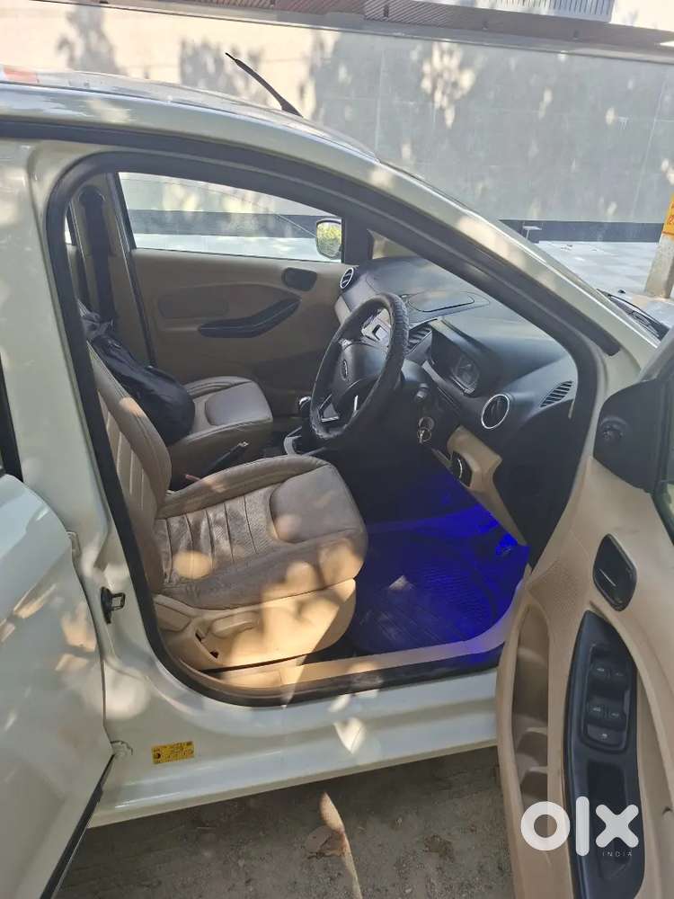Ford Aspire Titatinium Blu 2017