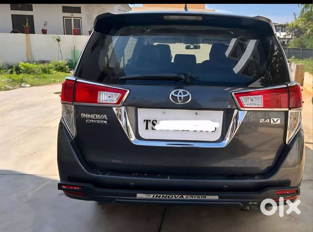 Toyota Innova Crysta 2.4 V 8 Str, 2017, Diesel