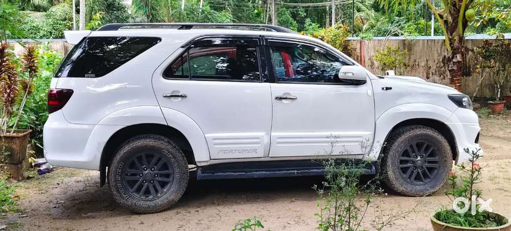 Toyota Fortuner 2.8 4x4 Mt  First Owner Jbl Audio  Lc Seats  75kkm