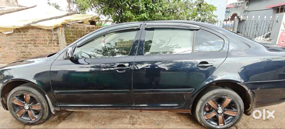 Skoda Laura Ambiente At 2.0 Tdi Cr (2012) – Diesel Automatic ₹3,50,000