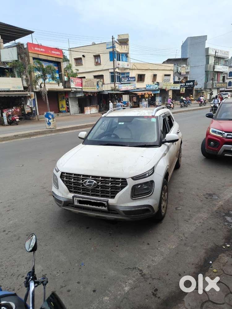 Hyundai Venue Petrol 2022