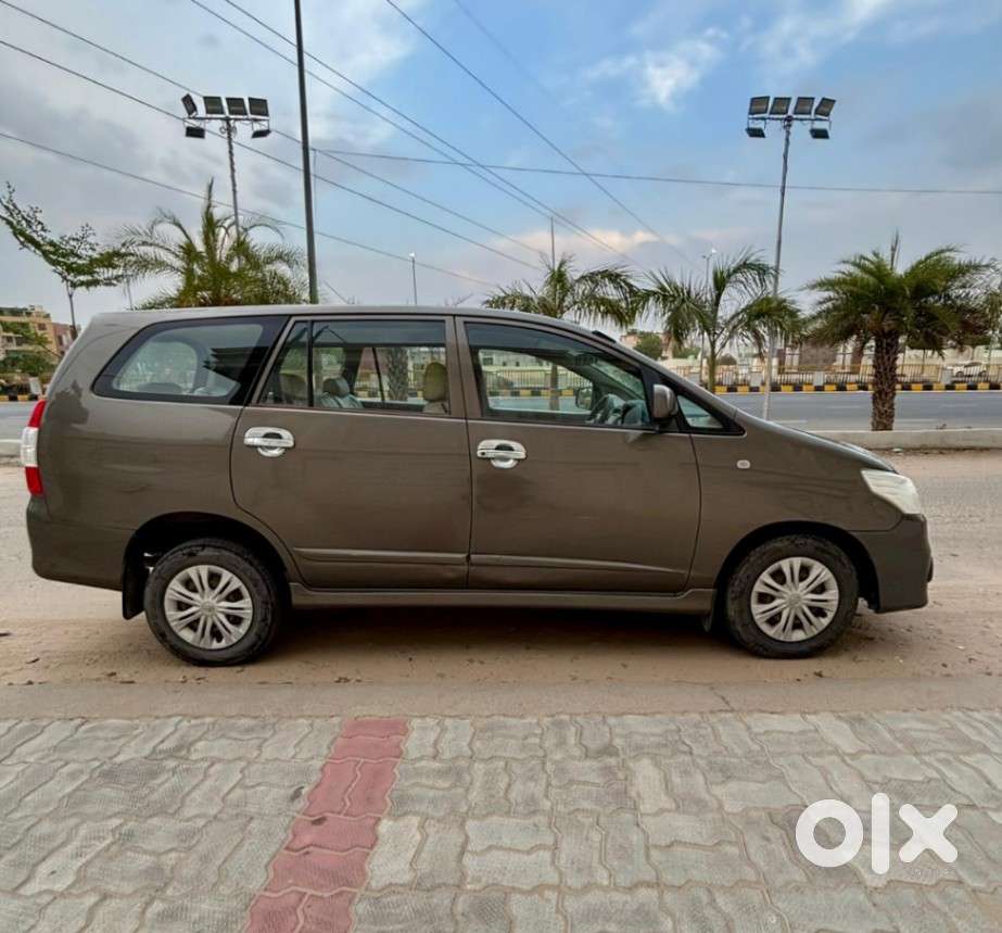 Toyota Innova 2.5 G (diesel) 8 Seater, 2016, Diesel