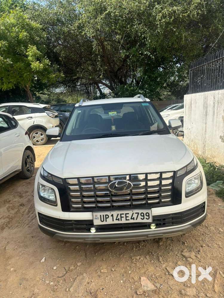 Hyundai Venue 2022 Petrol 33000 Km Driven
