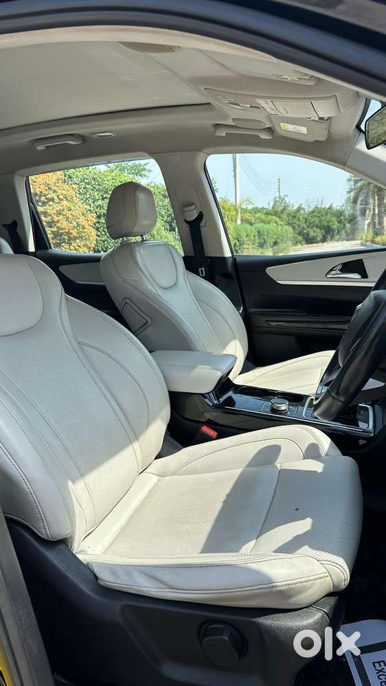 Mahindra Xuv700 2.2 Ax 7 Diesel At Str, 2022, Diesel