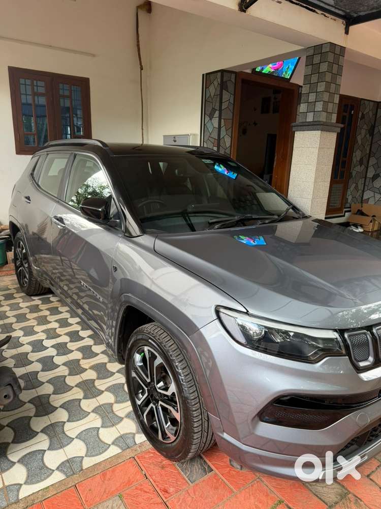 2022 Jeep Compass Model S - Grey
