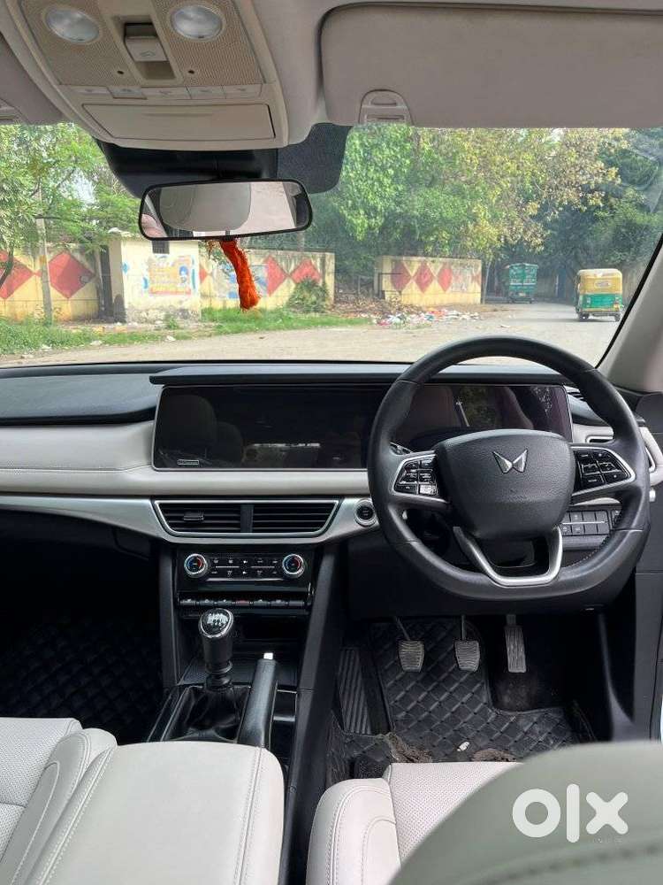 Mahindra Xuv700 2.0 Ax 7 Petrol Mt Str, 2022, Petrol