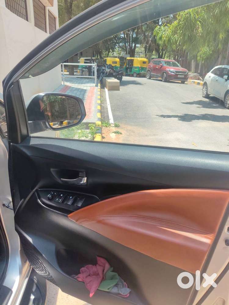 Innova Crysta 8str
