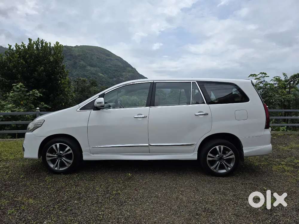 Toyota Innova 2011 Diesel Car