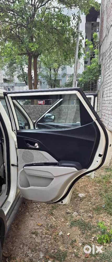 Mahindra Xuv300 2019 Diesel Well Maintained